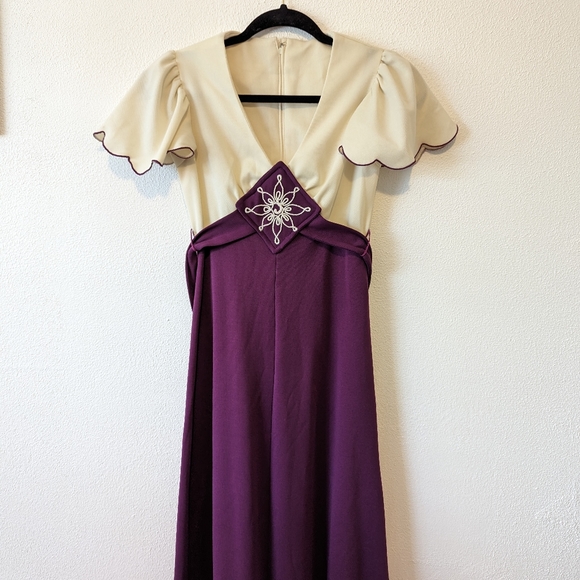 Vintage Cottage Core Dress - Picture 2 of 3
